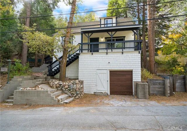 Photo 1 of Sale Pending at 814 Glen View Ln, Twin Peaks, CA 92391 | MLS# SW25136757 | Listing updated on 2026-09-10
