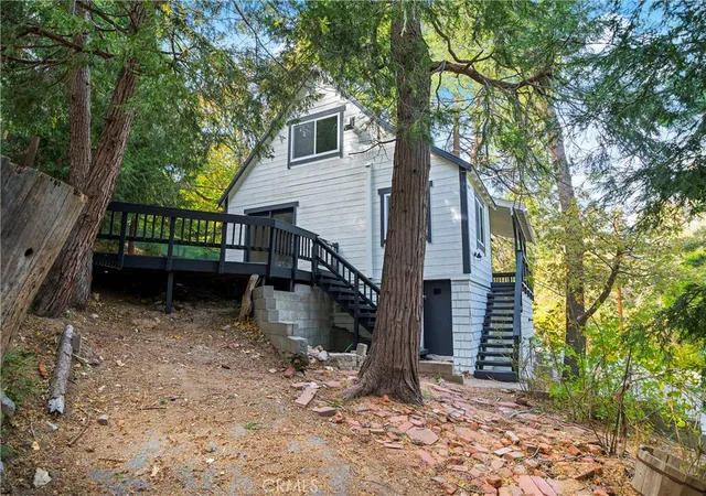 Photo 2 of Sale Pending at 814 Glen View Ln, Twin Peaks, CA 92391 | MLS# SW25136757 | Listing updated on 2026-09-10