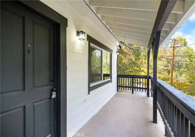 Photo 3 of Sale Pending at 814 Glen View Ln, Twin Peaks, CA 92391 | MLS# SW25136757 | Listing updated on 2026-09-10