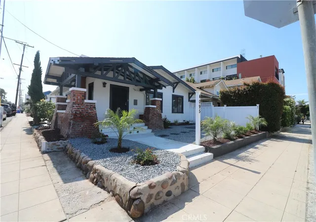 Photo 3 of Sale Pending at 4095 Albatross St, San Diego, CA 92103 | MLS# PW25125404 | Listing updated on 2026-08-31