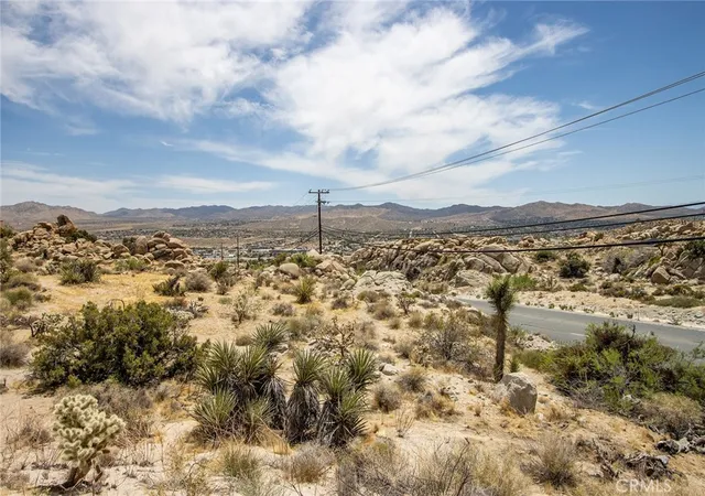 Homes for sale in Yucca Valley, CA | 57333 Buena Suerte Rd, Yucca Valley, CA 92284 | MLS# JT25127519