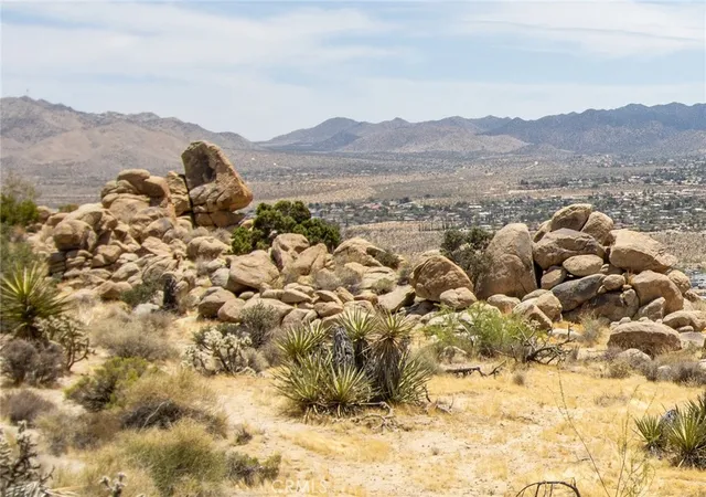 Homes for sale in Yucca Valley, CA | 57333 Buena Suerte Rd, Yucca Valley, CA 92284 | MLS# JT25127519