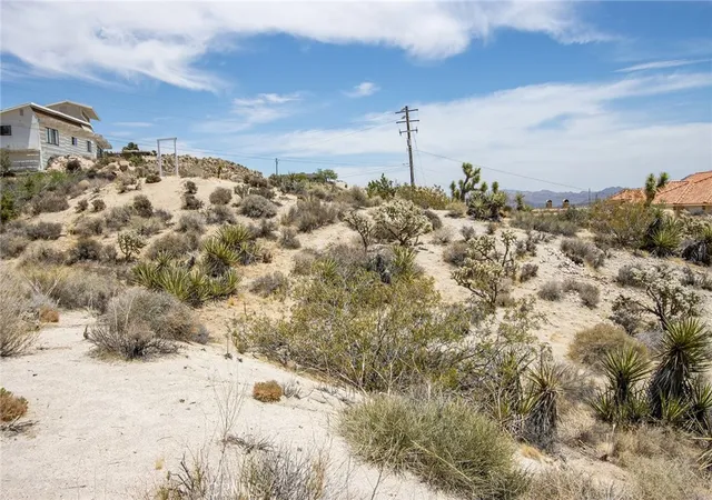 Homes for sale in Yucca Valley, CA | 57333 Buena Suerte Rd, Yucca Valley, CA 92284 | MLS# JT25127519