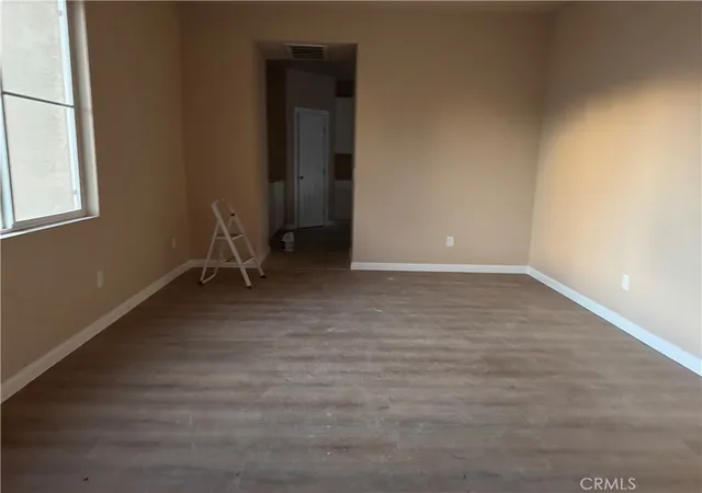 Photo 3 of Single family home for sale at 1060 Saltbush Ln, Hemet, CA 92545 | MLS# DW25139371 | Listing updated on 2026-09-30