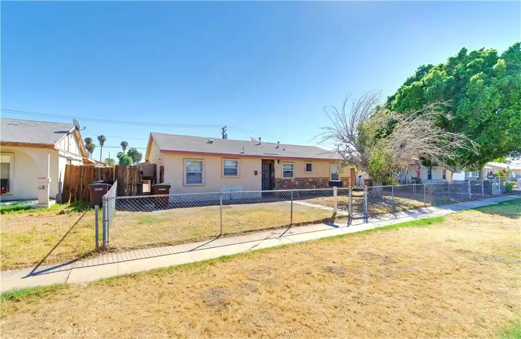 Photo 1 of Single family home for sale at 410 N Lovekin Blvd, Blythe, CA 92225 | MLS# OC25140016 | Listing updated on 2026-10-08