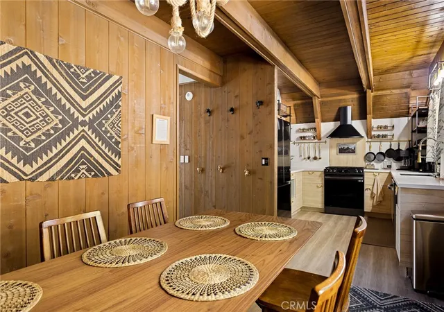 Photo 1 of Single family home for sale at 350 S Fairway Dr, Lake Arrowhead, CA 92352 | MLS# IG25140438 | Listing updated on 2026-10-05