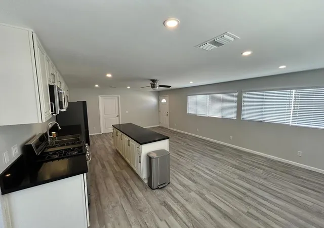 5th image of 27452 Silver Lakes Pkwy, Helendale, CA 92342 | MLS# 250031661SD