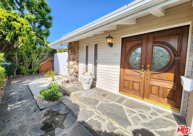 3rd image of 8130 Grimsby Ave, Los Angeles, CA 90045 | MLS# 25547733