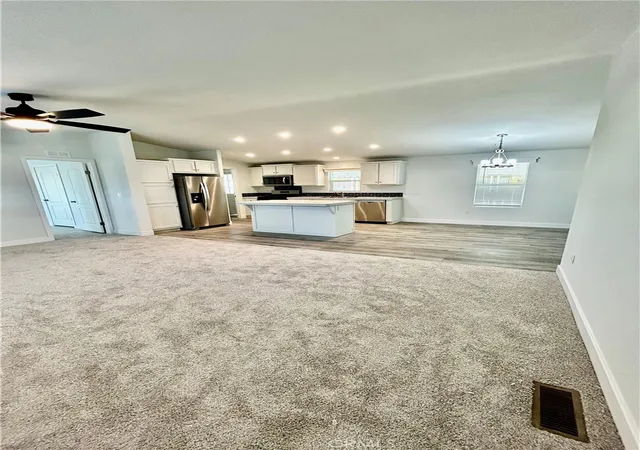 Photo 4 of Sale Pending at 2205 W Acacia Ave #129, Hemet, CA 92545 | MLS# SW25143992 | Listing updated on 2026-10-02