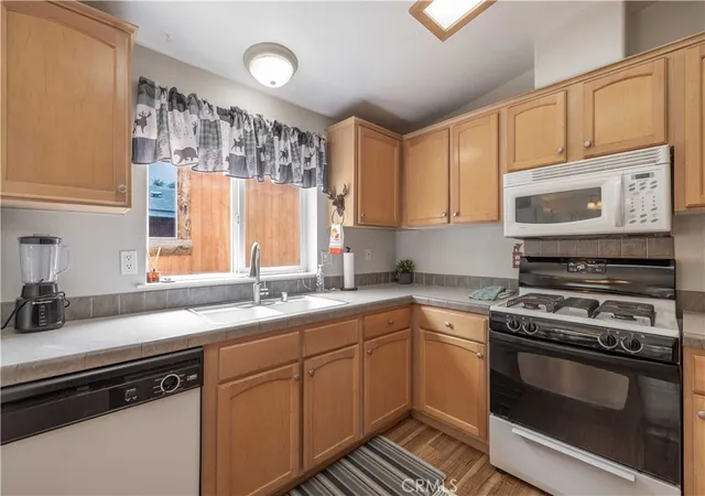 Homes for sale in Sugarloaf, CA | 410 Los Angeles Ave, Sugarloaf, CA 92386 | MLS# IG25140334