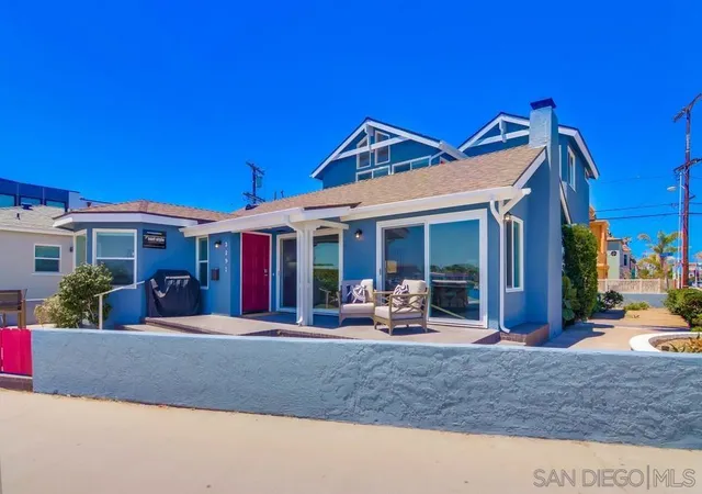 Photo 1 of Sale Pending at 3291 Bayside Walk, San Diego, CA 92109 | MLS# 250032136SD | Listing updated on 2026-01-30
