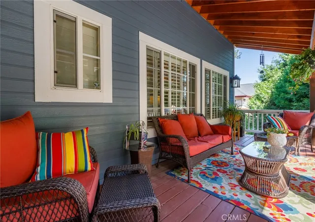 Photo 3 of Single family home for sale at 28575 Manitoba Dr, Lake Arrowhead, CA 92352 | MLS# IG25147490 | Listing updated on 2026-04-01
