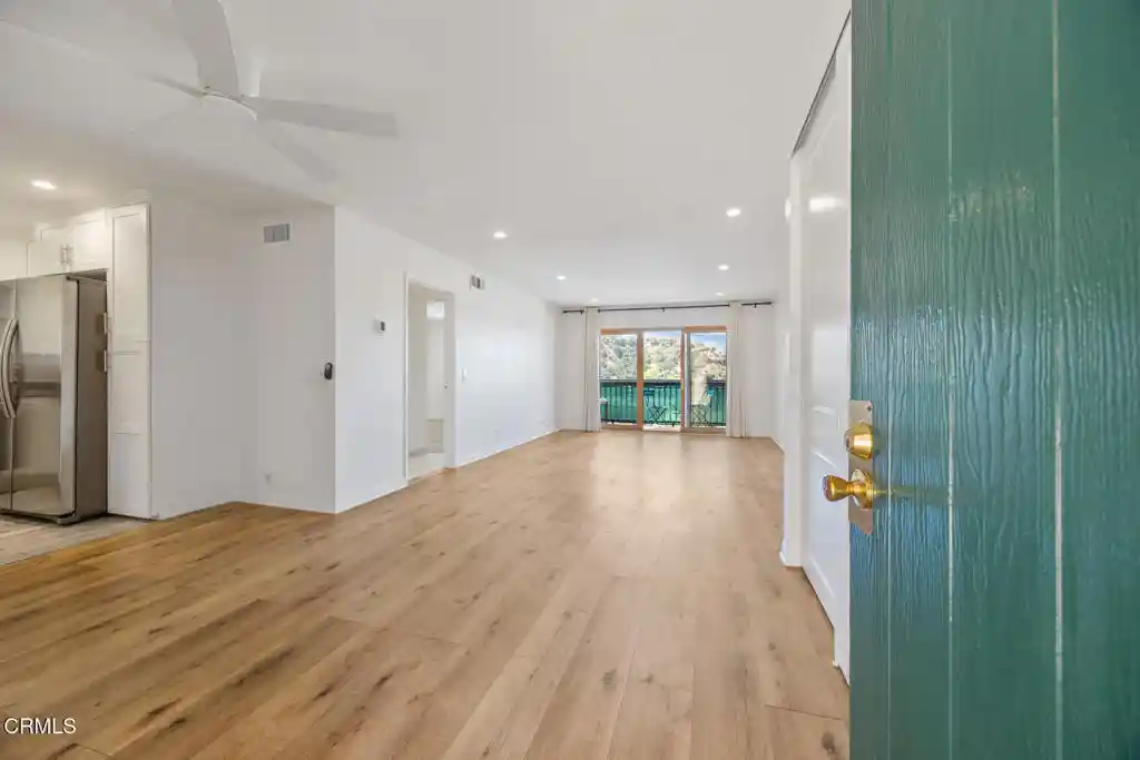 Listing Photo 1 - Condo for sale in 2940 N Verdugo Rd located at 2940 N Verdugo Rd, Glendale, CA 91208 - Unit #411