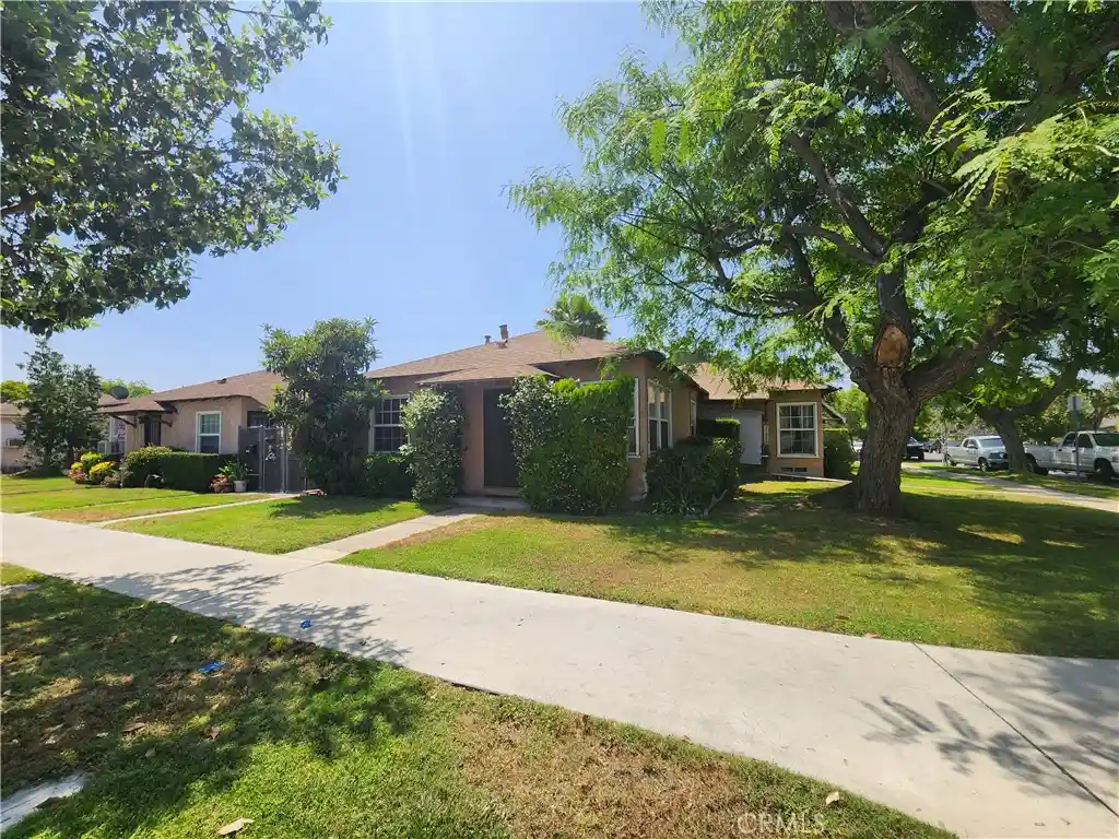 Photo 1 of Multi family home for sale at 11820 Victory Blvd, North Hollywood, CA 91606 | MLS# GD25147401 | Listing updated on 2026-07-31