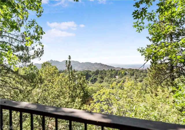 Photo 3 of Single family home for sale at 28992 Banff Dr, Lake Arrowhead, CA 92352 | MLS# IG25147855 | Listing updated on 2026-10-05