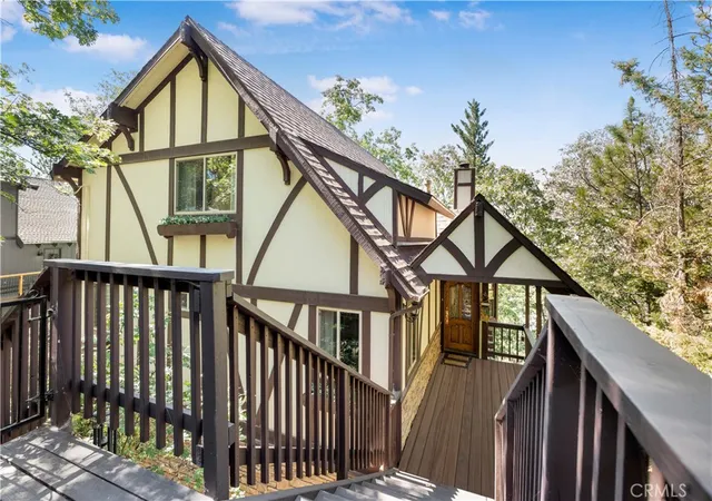 Photo 3 of Single family home for sale at 28992 Banff Dr, Lake Arrowhead, CA 92352 | MLS# IG25147855 | Listing updated on 2026-10-05