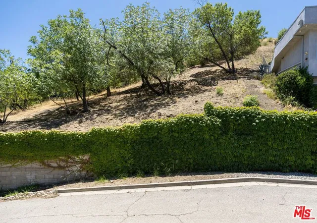 Photo 2 of Land for sale at 3995 Glenalbyn Dr, Los Angeles, CA 90065 | MLS# 25560793 | Listing updated on 2026-09-30