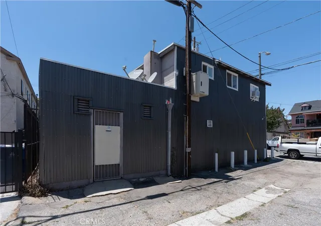 3rd image of 285 W 9Th St, San Pedro, CA 90731 | MLS# GD25152689