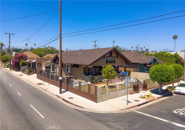 Homes for sale in Los Angeles, CA | 2289 W 29Th Pl, Los Angeles, CA 90018 | MLS# SB25153246
