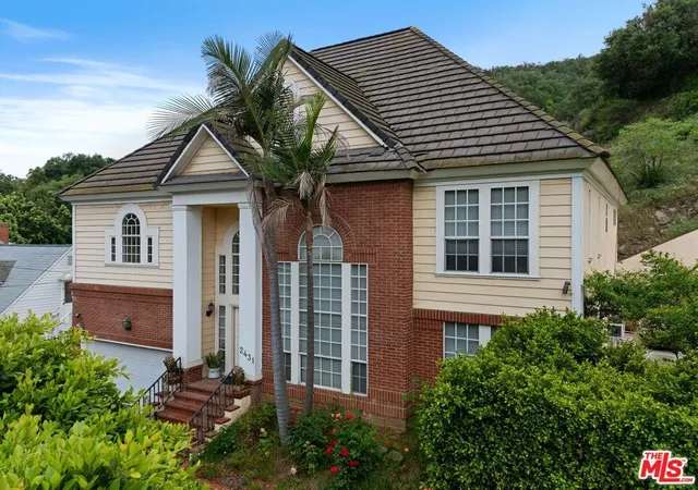 1st image of 2431 Benedict Canyon Dr, Beverly Hills, CA 90210 | MLS# 25563395