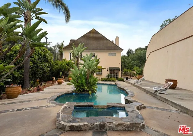 2nd image of 2431 Benedict Canyon Dr, Beverly Hills, CA 90210 | MLS# 25563395