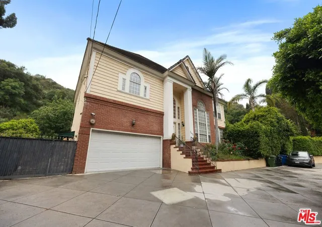 5th image of 2431 Benedict Canyon Dr, Beverly Hills, CA 90210 | MLS# 25563395