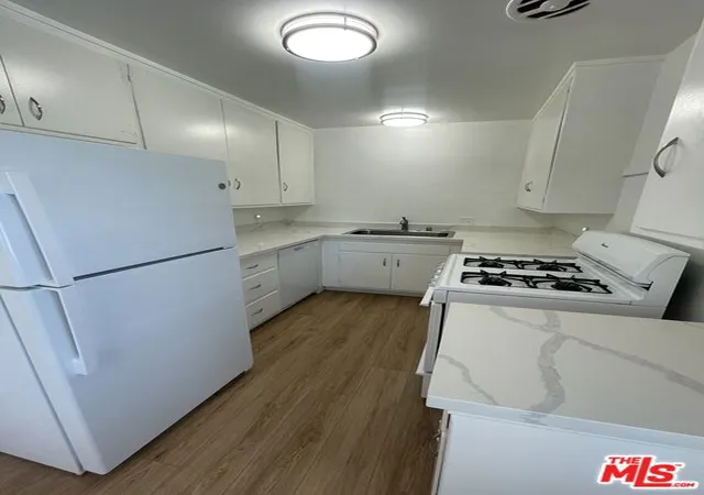 Photo 11 of Multi family home for sale at 8420 Gulana Ave, Playa Del Rey, CA 90293 | MLS# 25560719 | Listing updated on 2026-10-01