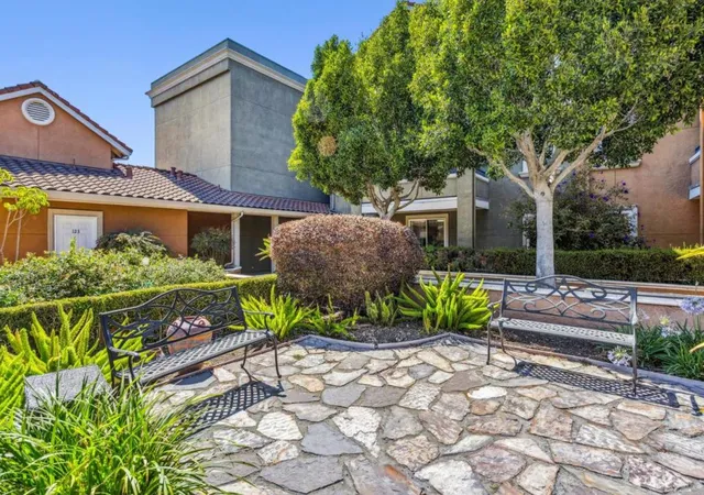 Listing Photo 3 - Condo for sale in building located at 401 S Norfolk St, San Mateo, CA 94401 - Unit #123