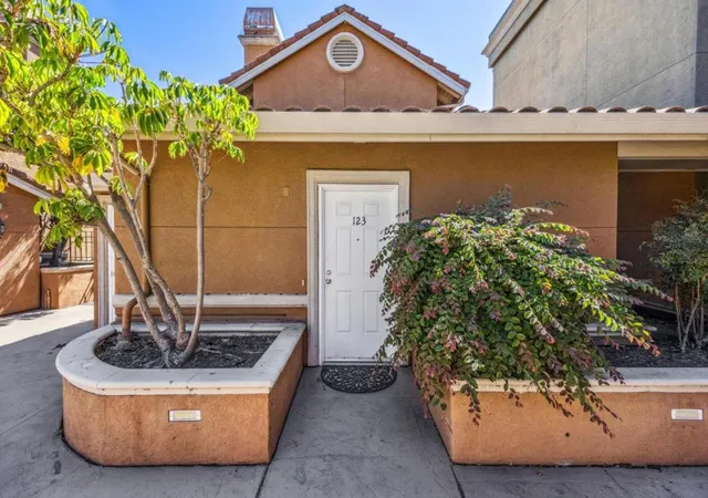 Listing Photo 5 - Condo for sale in building located at 401 S Norfolk St, San Mateo, CA 94401 - Unit #123