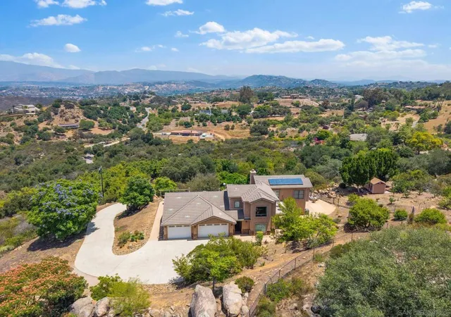 1st image of 12443 Mirar De Valle, Valley Center, CA 92082 | MLS# 250033119SD
