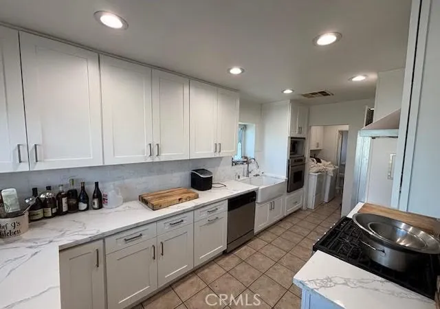 Photo 3 of Single family home for sale at 13600 Sylvan St, Van Nuys, CA 91401 | MLS# SR25151662 | Listing updated on 2026-09-28