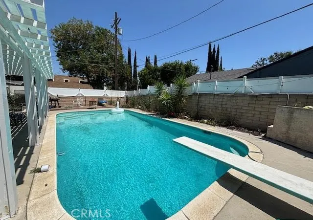 Photo 6 of Single family home for sale at 13600 Sylvan St, Van Nuys, CA 91401 | MLS# SR25151662 | Listing updated on 2026-09-28