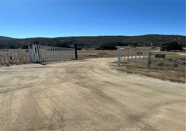 2nd image of 44845 Benton Rd, Hemet, CA 92544 | MLS# SW25156795