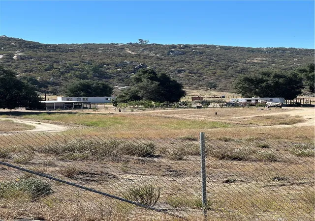 4th image of 44845 Benton Rd, Hemet, CA 92544 | MLS# SW25156795