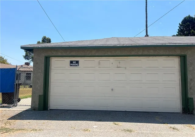 Homes for sale in Compton, CA | 533 W Almond St, Compton, CA 90220 | MLS# SB25157353