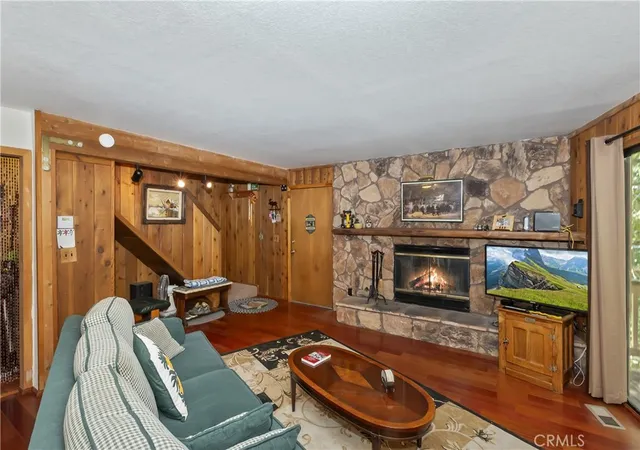 Homes for sale in Twin Peaks, CA | 305 Cedarbrook Dr, Twin Peaks, CA 92391 | MLS# IG25157978