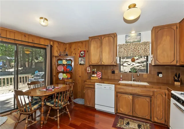 Homes for sale in Twin Peaks, CA | 305 Cedarbrook Dr, Twin Peaks, CA 92391 | MLS# IG25157978