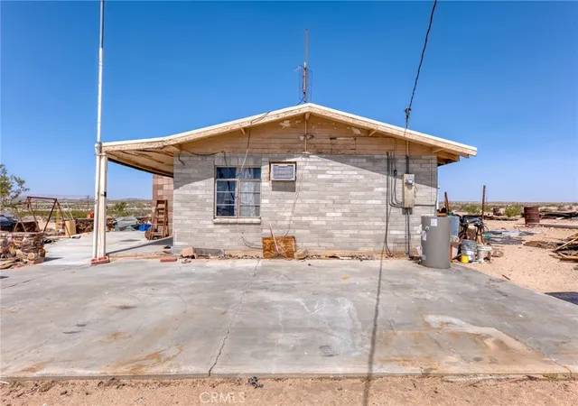 Photo 3 of Single family home for sale at 72082 Winters Rd, Twentynine Palms, CA 92277 | MLS# JT25147949 | Listing updated on 2026-09-29