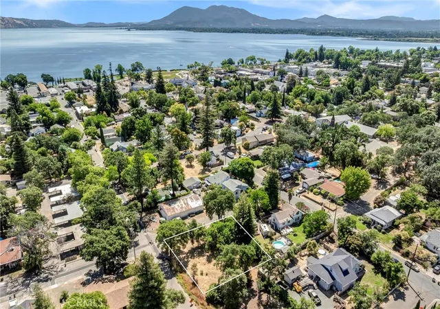 Homes for sale in Lakeport, CA | 521 10Th St, Lakeport, CA 95453 | MLS# LC25158840