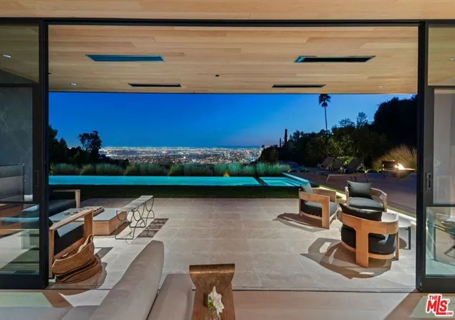 Photo 3 of Single family home for sale at 530 Leslie Ln, Beverly Hills, CA 90210 | MLS# 25566133 | Listing updated on 2026-05-14