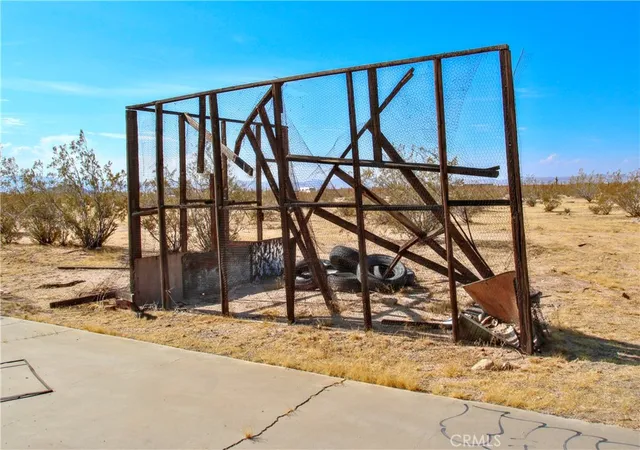 5th image of 62105 Moon Dr, Joshua Tree, CA 92252 | MLS# JT25161326