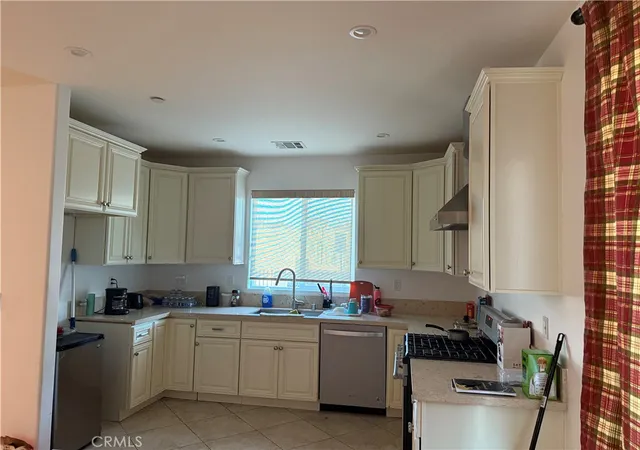 Homes for sale in Sun Valley, CA | 10845 Vinedale St, Sun Valley, CA 91352 | MLS# SR25160973