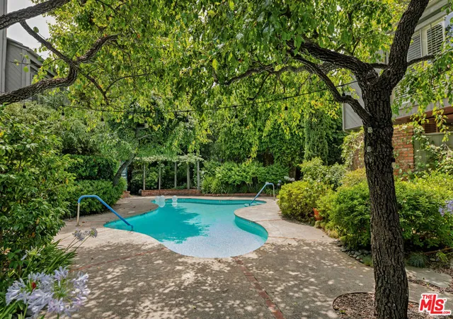 3rd image of 853 S Bundy Dr, Los Angeles, CA 90049 | MLS# 25564905