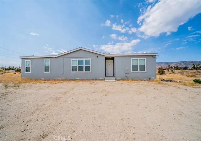 1st image of 1573 Smoke Tree Rd, Pinon Hills, CA 92372 | MLS# HD25165533