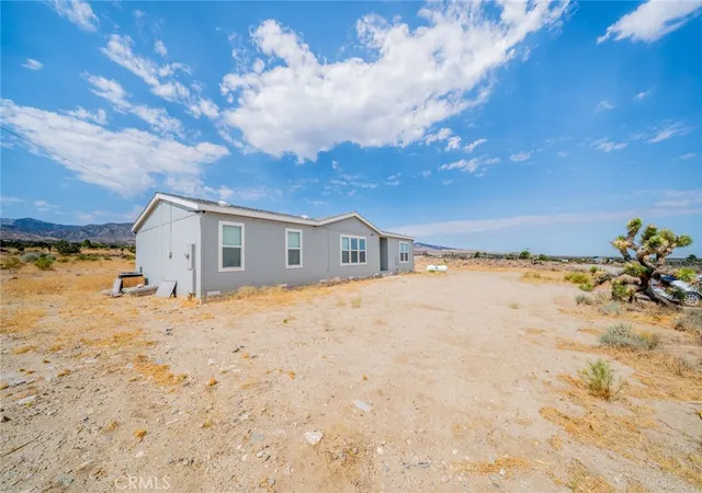 2nd image of 1573 Smoke Tree Rd, Pinon Hills, CA 92372 | MLS# HD25165533