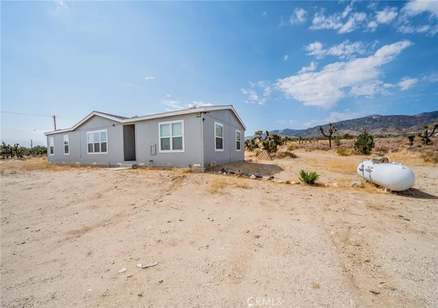 3rd image of 1573 Smoke Tree Rd, Pinon Hills, CA 92372 | MLS# HD25165533
