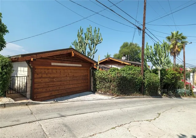 3rd image of 3950 De Longpre Ave, Los Angeles, CA 90027 | MLS# PV25164034