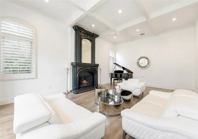 Photo 4 of Single family home for sale at 5633 Newcastle Ln, Calabasas, CA 91302 | MLS# SR25169488 | Listing updated on 2026-05-02
