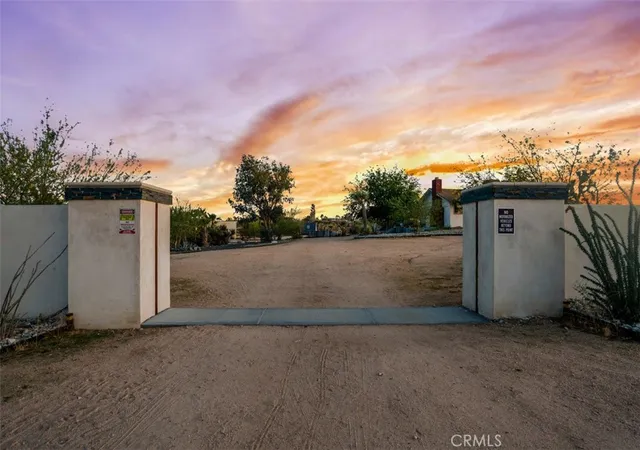 Photo 4 of Single family home for sale at 59427 La Crescenta Dr, Yucca Valley, CA 92284 | MLS# OC25170482 | Listing updated on 2026-09-30