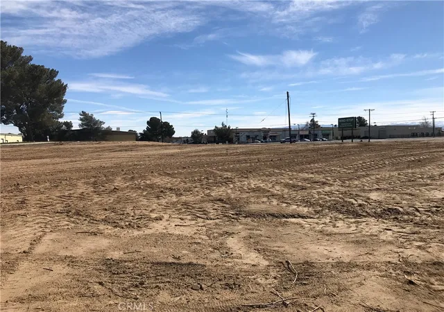 3rd image of 15283 Cholame Rd, Victorville, CA 92392 | MLS# GD25171010